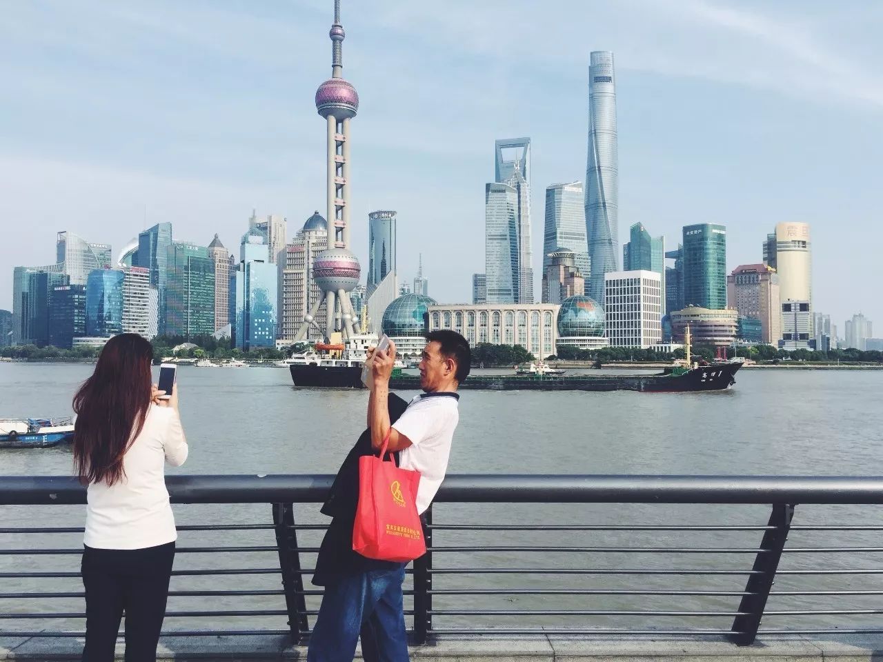 上海外滩拍照技巧动作图片