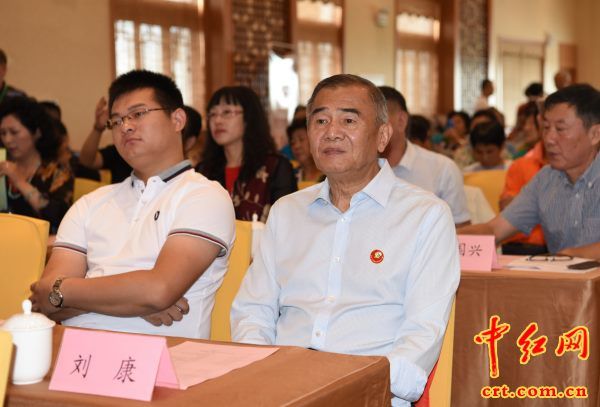 新闻发布会现场.右起:毛小青,毛坚平,周秉宜,任长安.