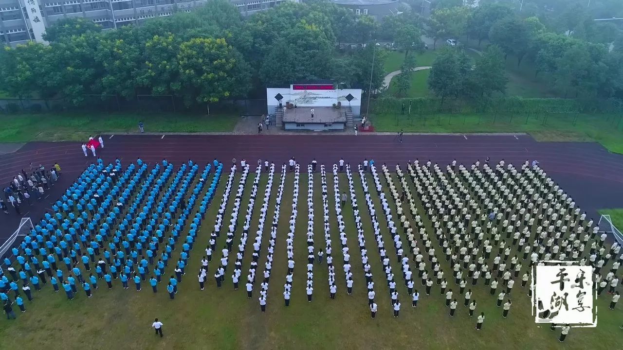 【平湖好风景】这所中学的升旗仪式好庄严,让我们一同深情凝视五星