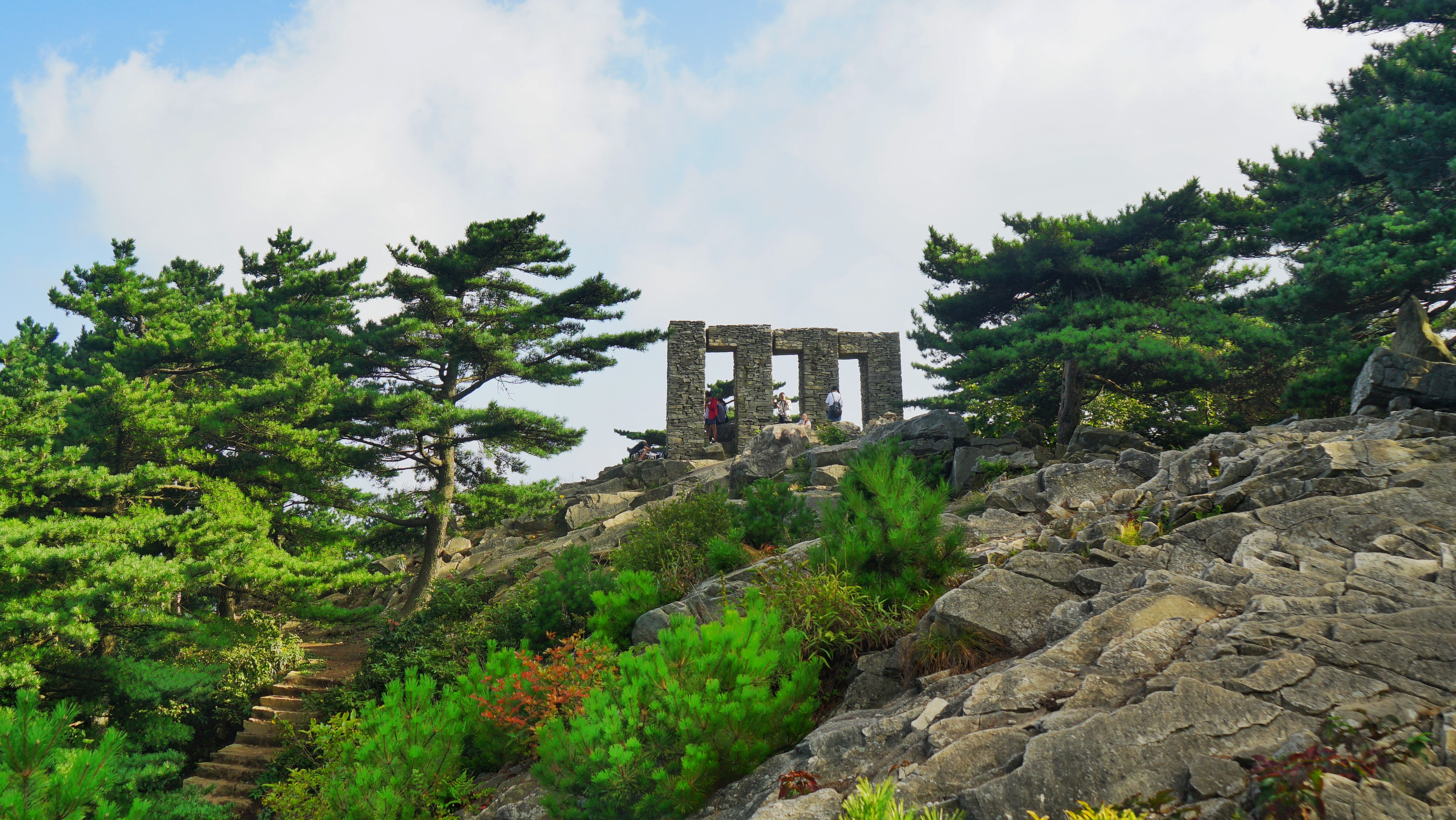 大别山主峰风景区图片