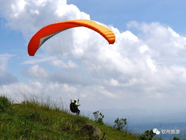 國慶首飛欽州望海嶺國際滑翔傘基地正式開飛真是又嗨又刺激