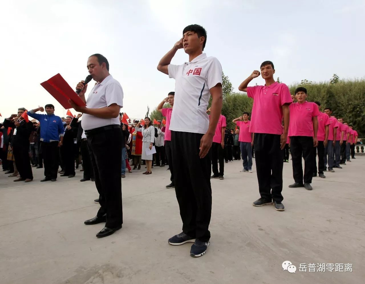 岳普湖县铁热木镇库台克力克村党员买买提·托合提激动地说"今天开展