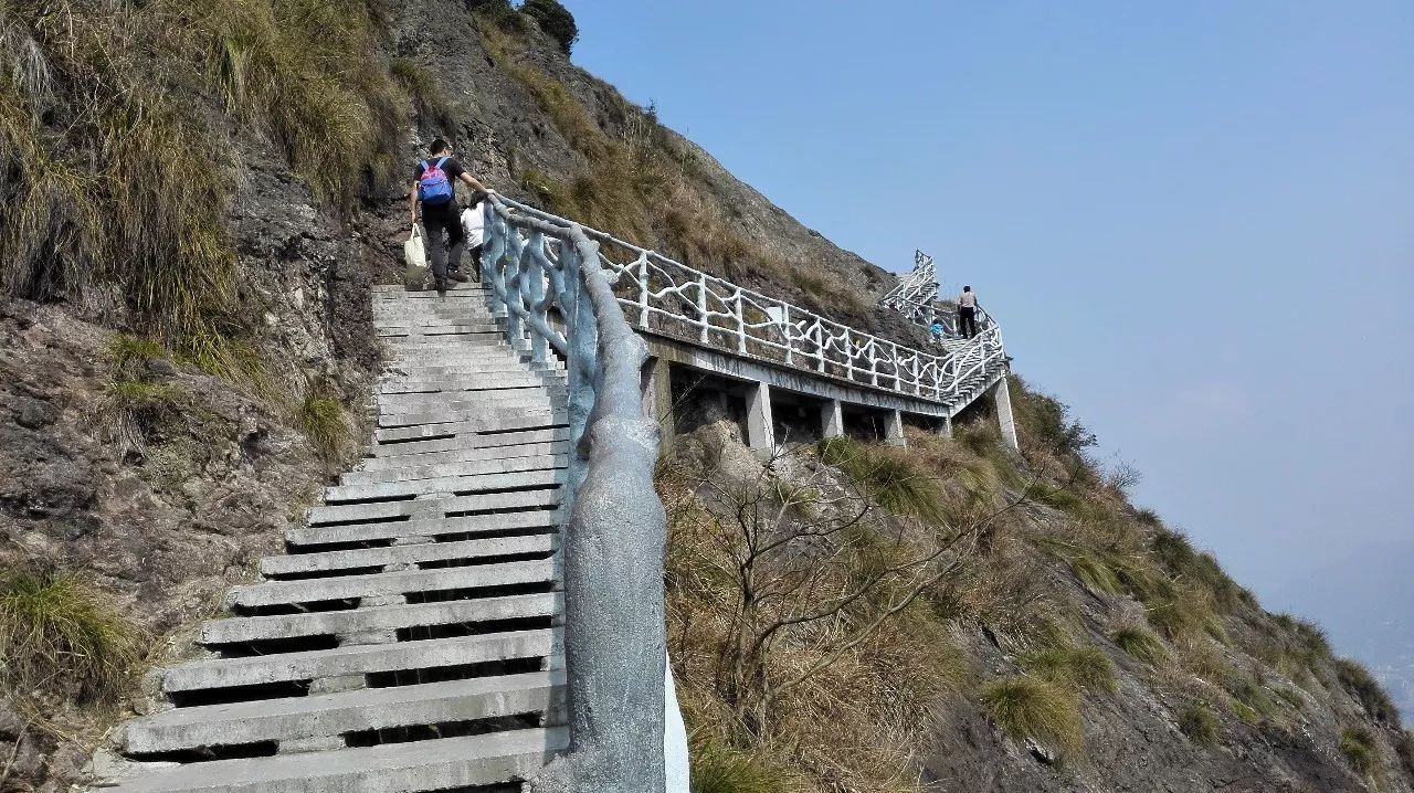 白石方向——樂清火車站(動車站)——鳳凰村鳳凰北路——鳳凰山(全程