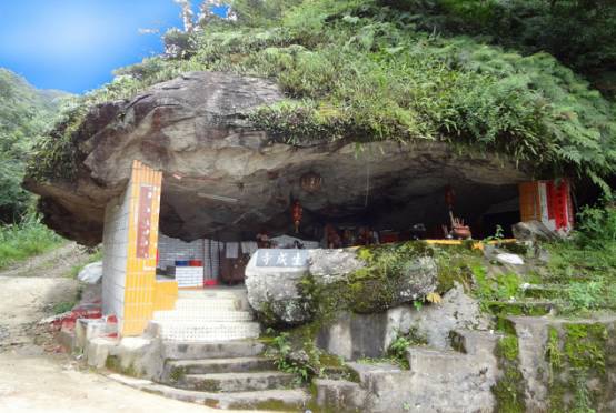 彩头古道走完古道可以前往位于东溪村的—松山寺松山寺原名朝南寺