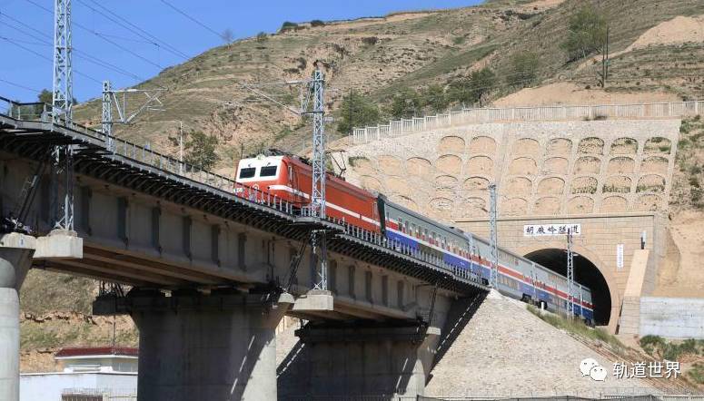 兰渝铁路胡麻岭隧道最后173米用了6年世界级难度难在哪里