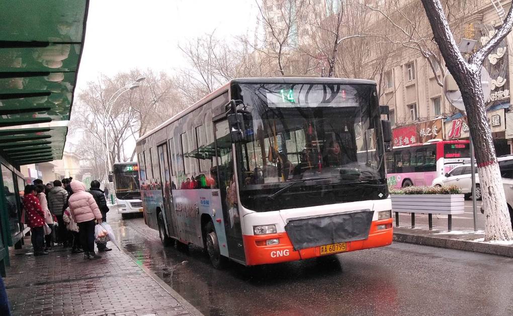 西宁老式公交车图片