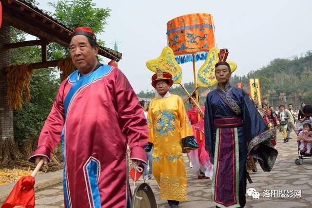 萬安山下倒盞村美酒飄香,皇帝巡遊到此,也忍不住去品嚐