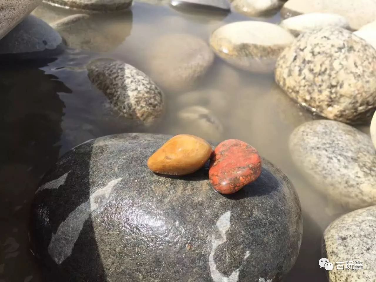 和田玉除了河里有(和田玉是在河里出土的嘛)