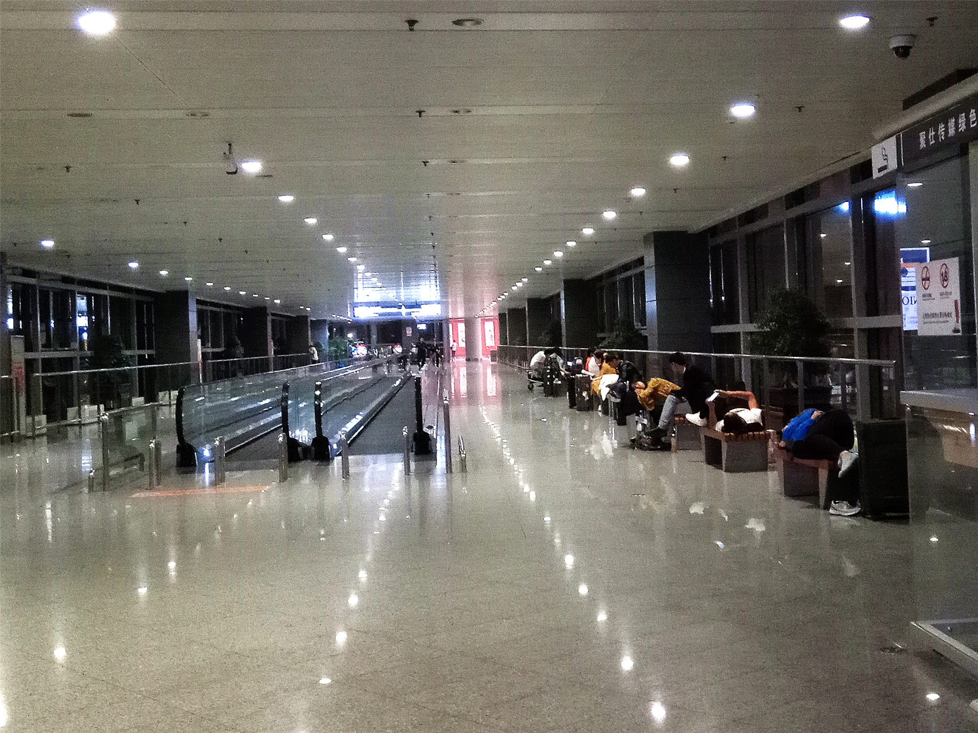 夜宿西安咸阳机场是怎样的体验?真实照片告诉你真实的感觉