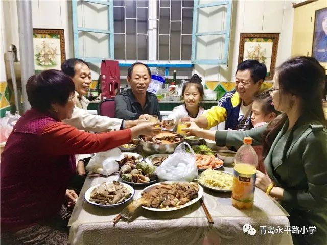 赏祖国各地美景 访中秋特色习俗中秋佳节,正逢国庆期间.