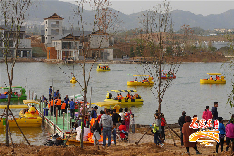 龍泉湖公園位於鹿泉區上莊鎮,緊鄰西山森林公園,正門位於南二環西延路