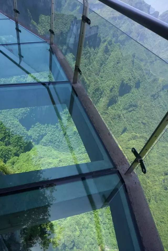 天台山大瀑布玻璃栈道图片