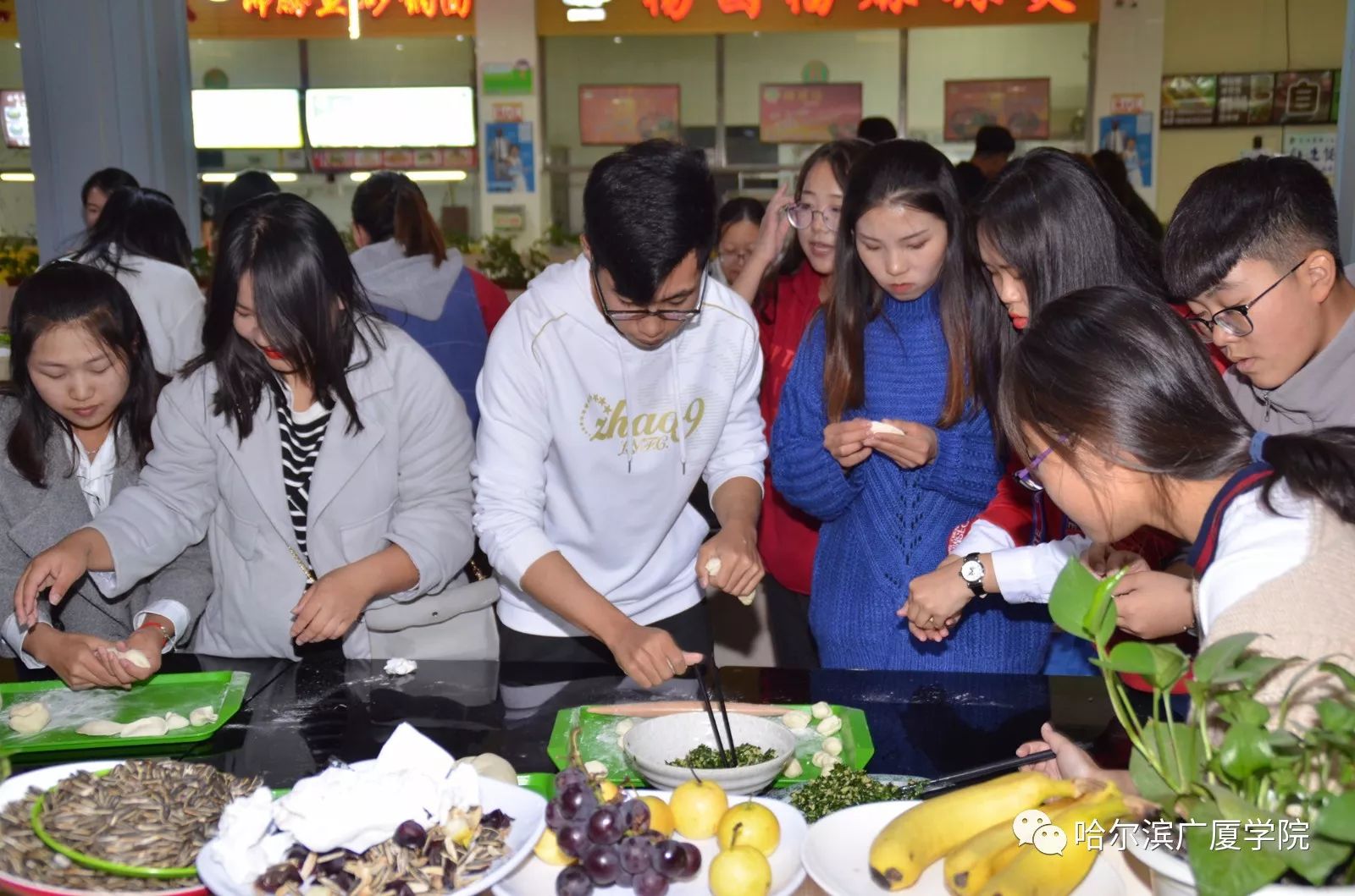 哈尔滨广厦学院食堂图片