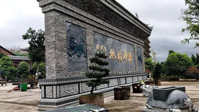 西充凤凰山寺庙图片