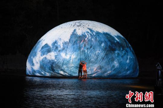 中秋赏月外地都市也学郧西制造人工月亮天上中秋明月满人间天涯共此时