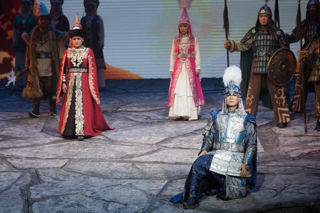 玛纳斯:中央歌剧院演绎柯尔克孜族英雄史诗(300张图片全纪录)