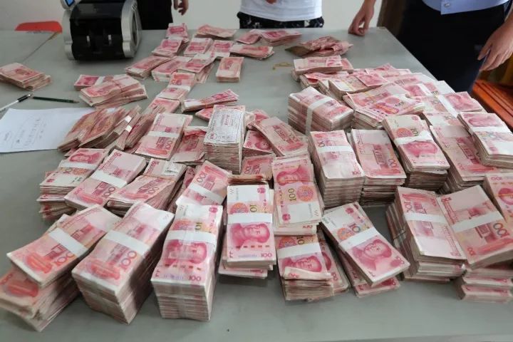 惊了!玛莎拉蒂内250多万现金连夜被盗,一查嫌犯竟是