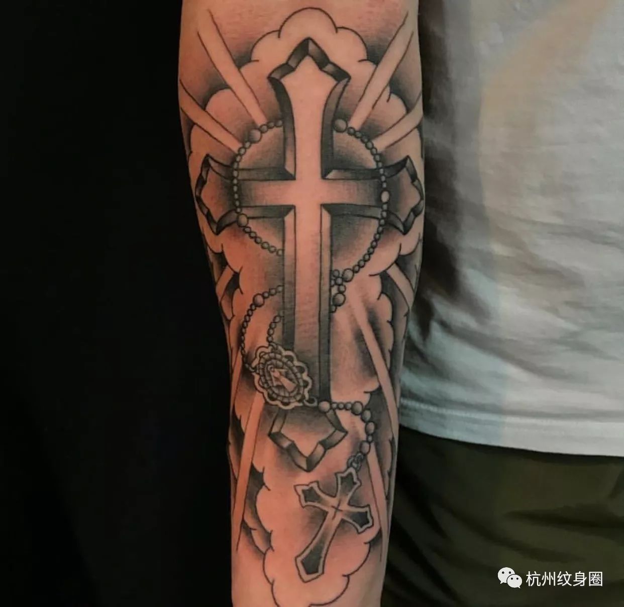 纹身纹十字架的寓意图片