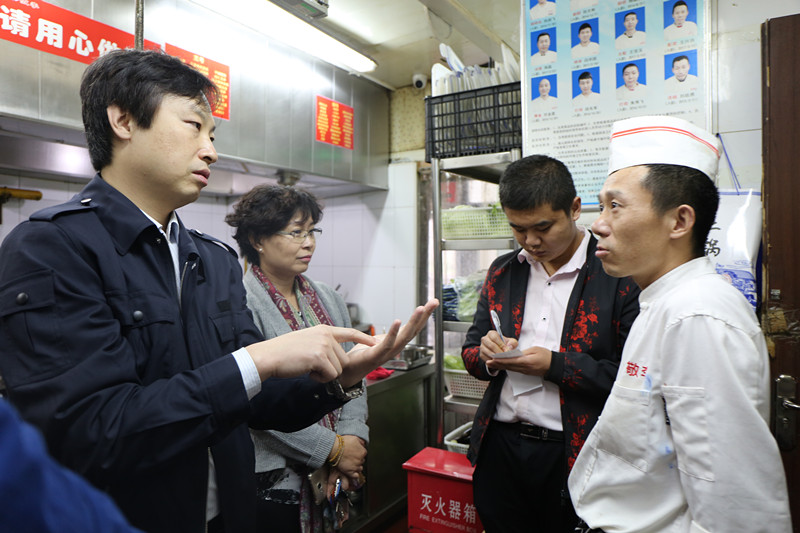 西城区副区长朱国栋到陶然亭街道开展国庆期间安全生产检查