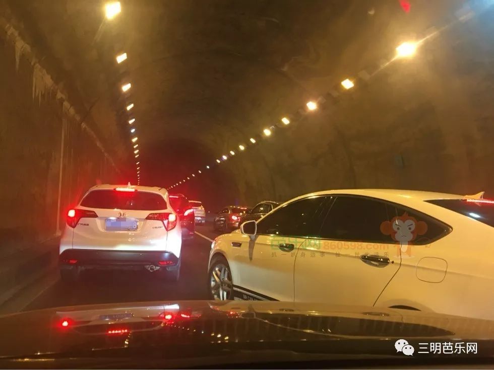 秦岭隧道堵车照片图片