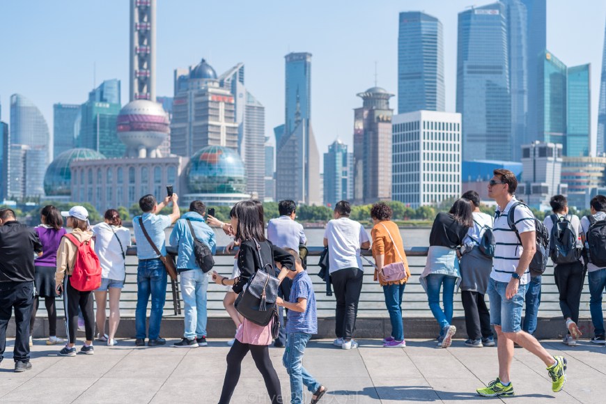 可以去外滩玩了,外地游客返程上海外滩变冷清