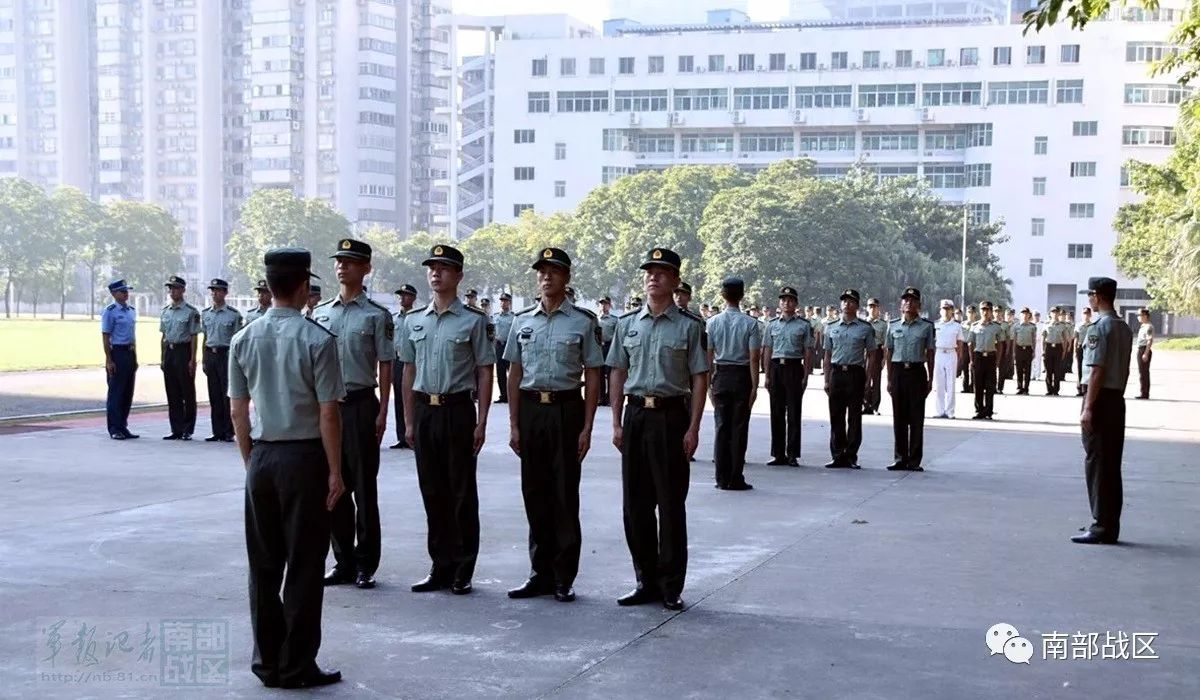 走進軍校學員的多彩國慶生活