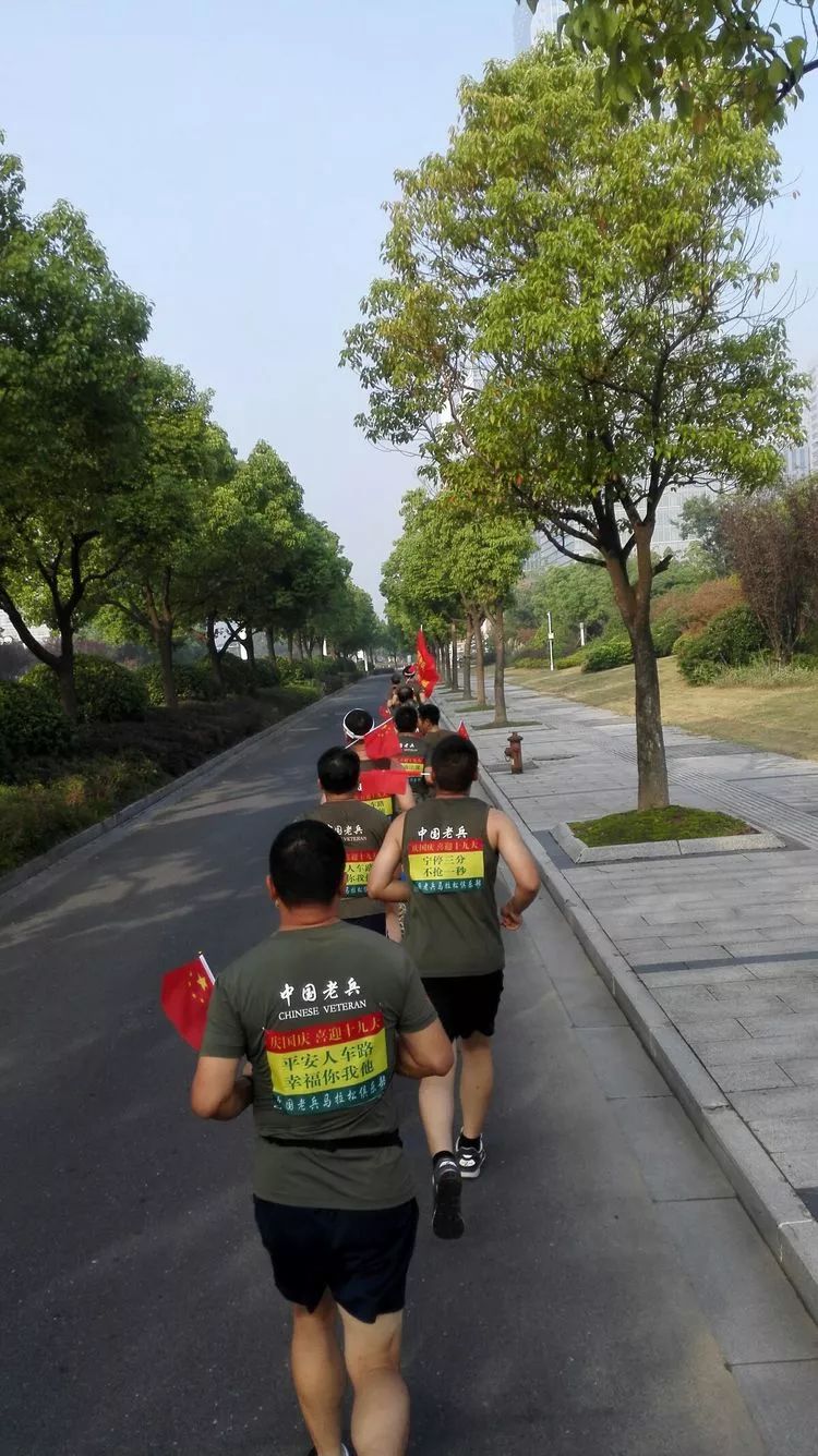 扬州老兵马拉松俱乐部来了一场公益跑,满满正能量!