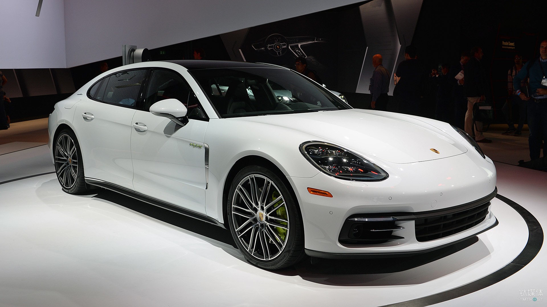 車型名稱:porsche panamera 新能源 價格:140萬 車型級別:大型車 車內