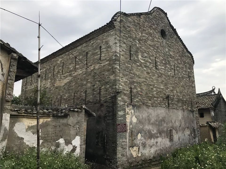 近日,記者來到玉林市玉州區城北街道高山村,剛來到該村村委,