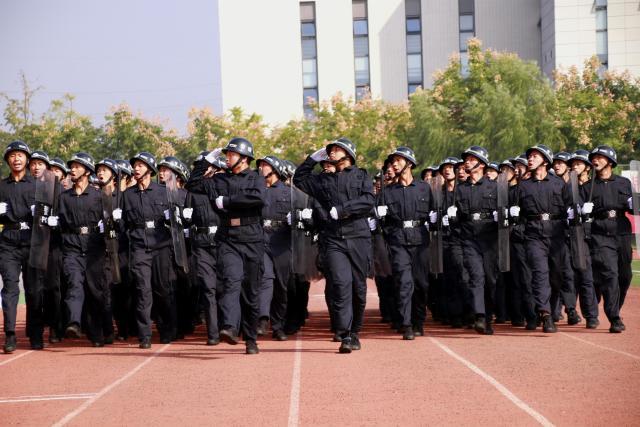 上海公安学院军训图片