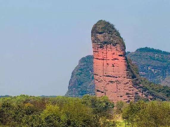 龙虎山大地之父图片