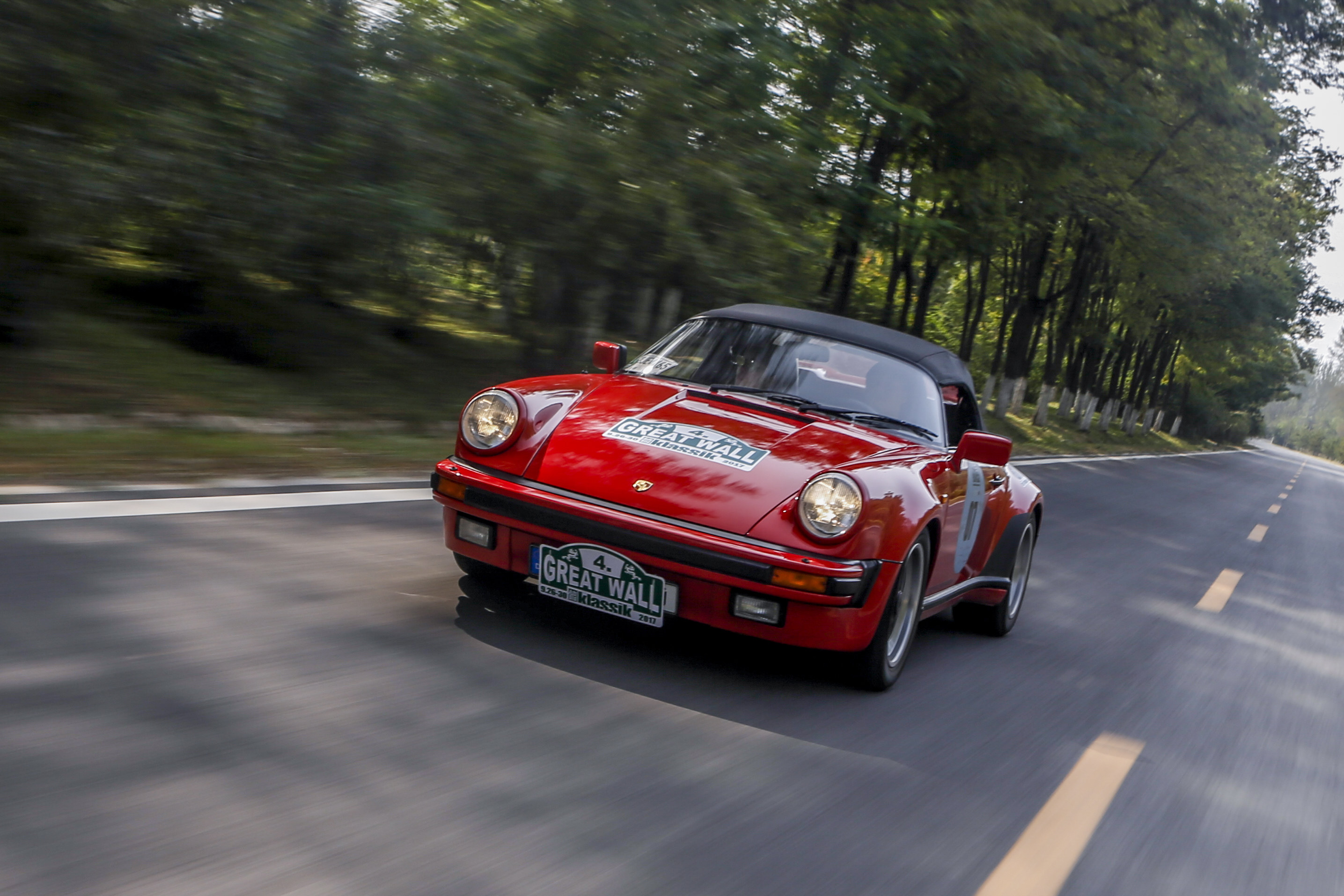 保時捷911經典車斬獲拉力賽上多個獎項雁棲島大展上與車迷共度國慶