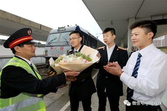 现年55岁的许奎是武汉铁路局襄阳机务段的一名普通的火车司机,在火车