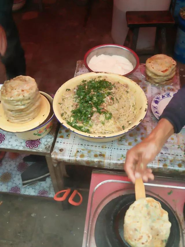 山西农村现场摊煎饼,月入一万二