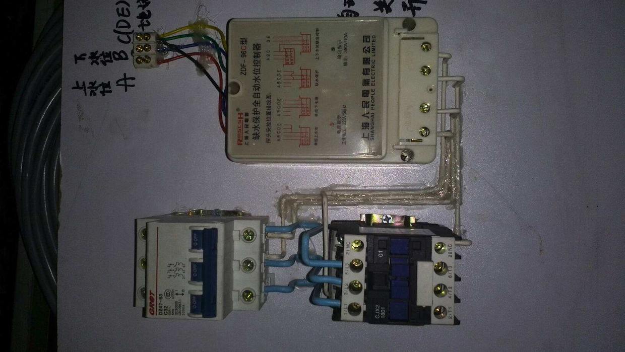 選空開,首先要看開關上的型號,不同型號的空開,額定的電流也不一樣