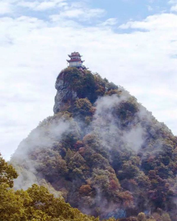 旅遊 正文 擂鼓臺位於鳳凰山中段的安康市和紫陽,漢陰兩縣的交界地帶