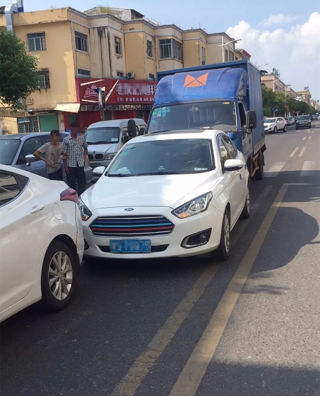 今日下午橋頭工業路三車連環相撞!_搜狐汽車_搜狐網