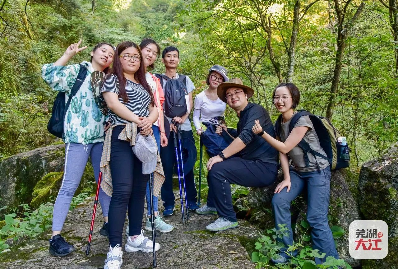 不得不來凹個合照彷彿置身於無聲世界讓人覺得幽雅寧靜樹林裡的空氣