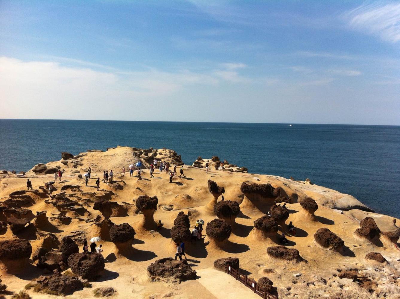 这里有举世罕见的海岸地貌景观180个蕈状岩屹立成群