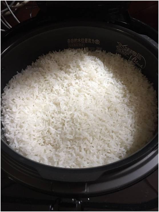 电饭锅米饭照片图片