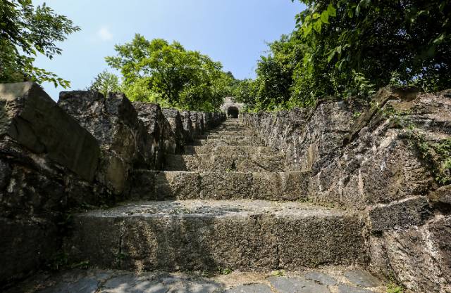 海龙屯遗址又称海龙囤,龙岩囤,龙岩屯,是一处宋明时期的土司城堡