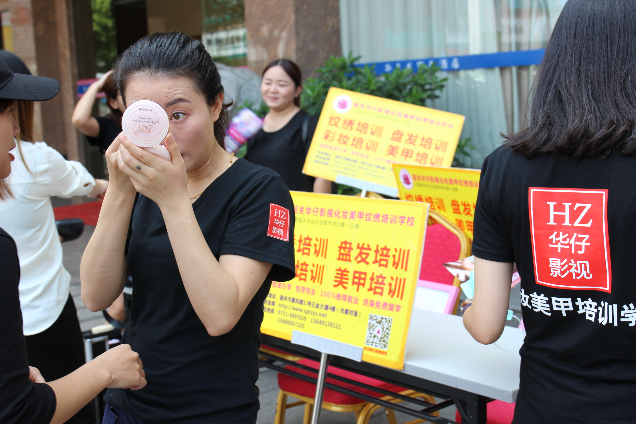 学美业技术要找好的化妆美甲培训学校欢迎来韶关华仔影视咨询