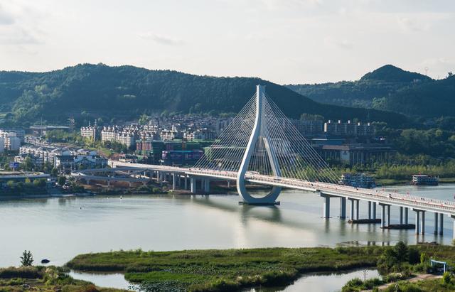 南江公园景观桥图片