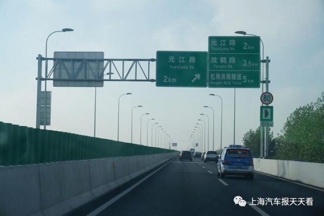 奉贤区金海公路,与此前闵行地区唯一南北向快速路s4沪金高速完全平行