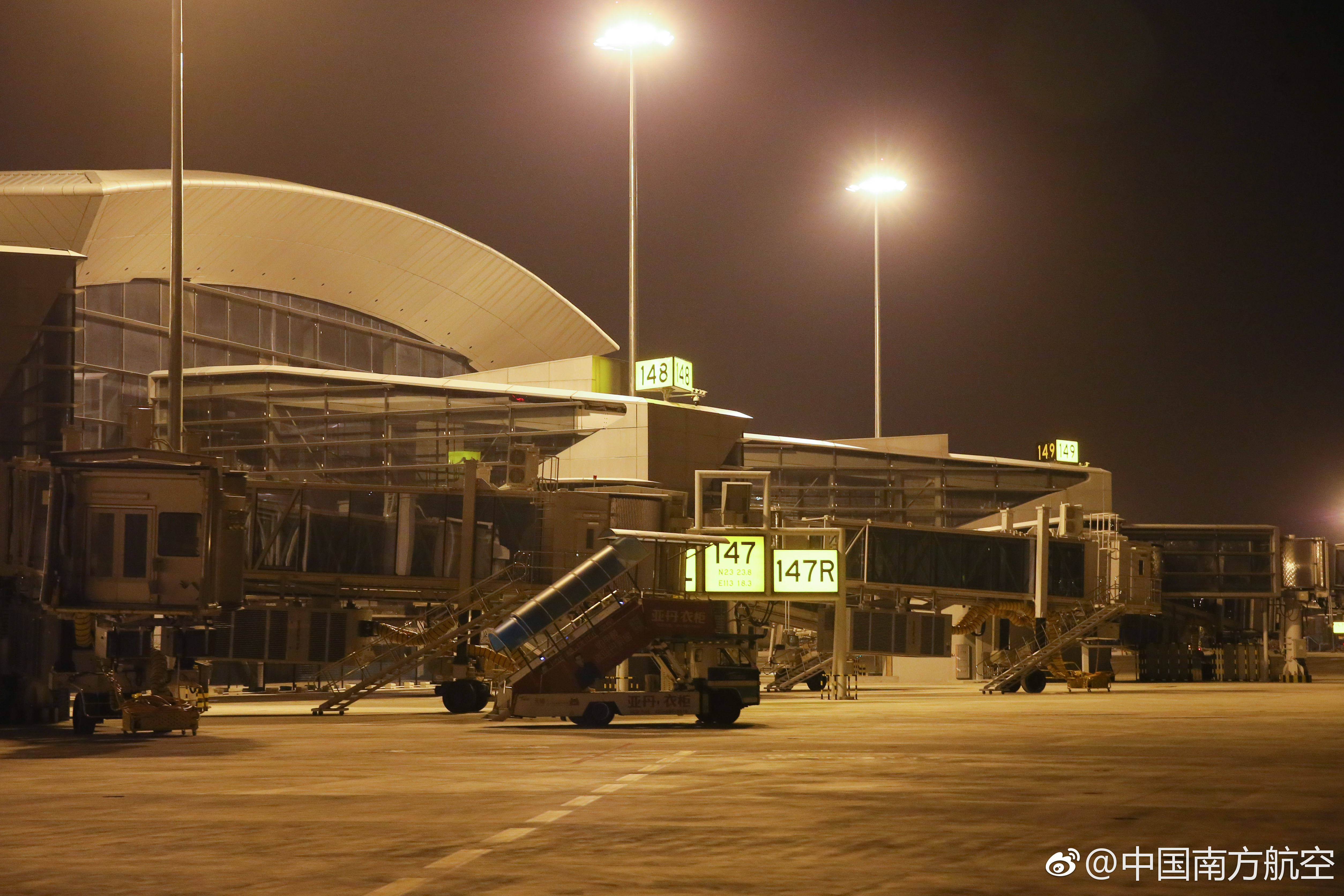 广州白云机场2号航站楼停机坪正式投入使用