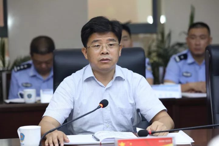 戴德清同志一行先后来到易俗河镇和湘潭县公安局,与公检法部门,部分