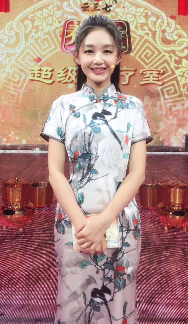 北京卫视女主持人刘婧图片