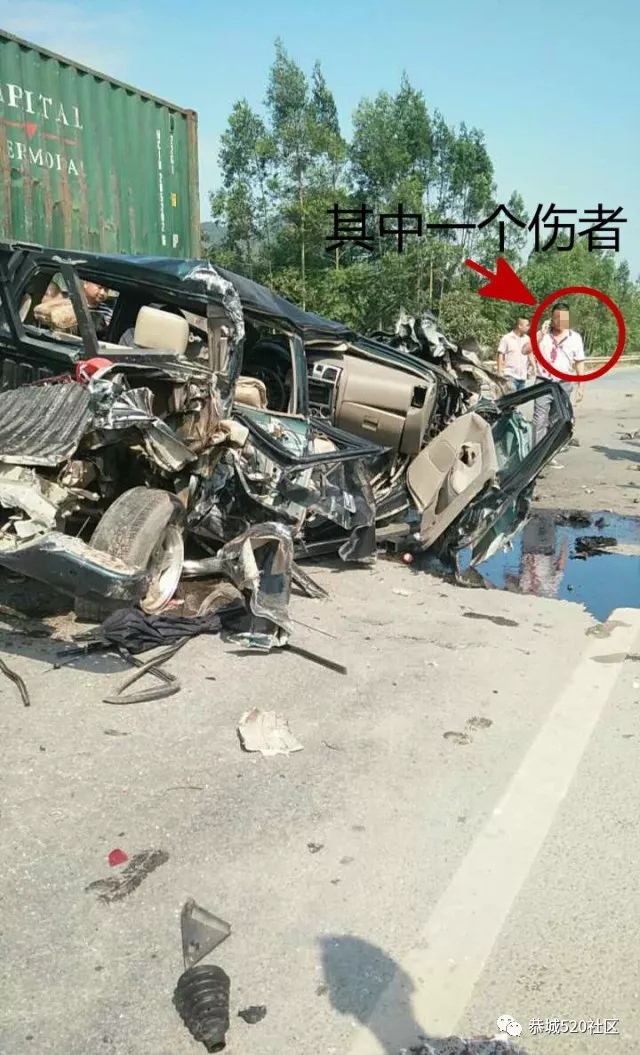 可怕桂林又發恐怖車禍皮卡秒變廢鐵車上4人