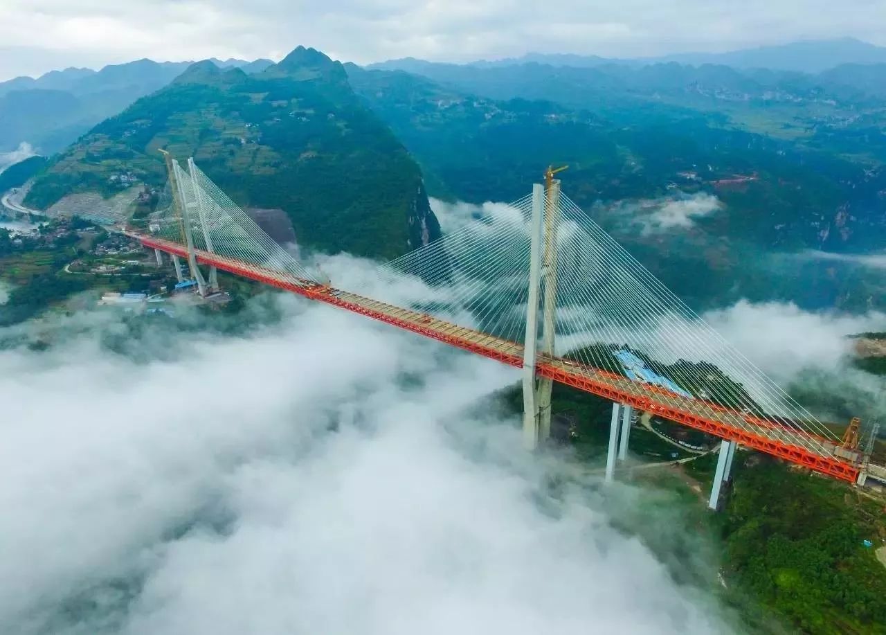 世界前六名都在中国,下图是中国第六,也是世界第六高的贵州清水河大桥