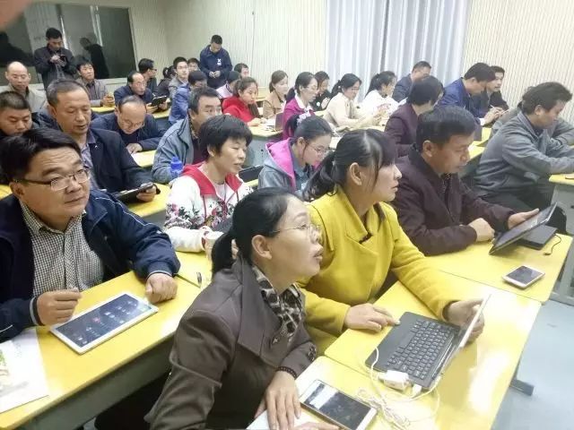 [校园动态]宁阳十二中举行101网络资源使用培训会